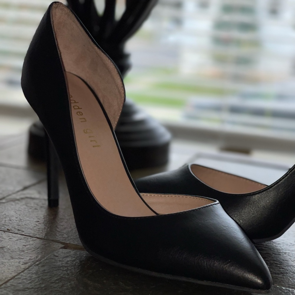 Madden Girl Black Leather Pump